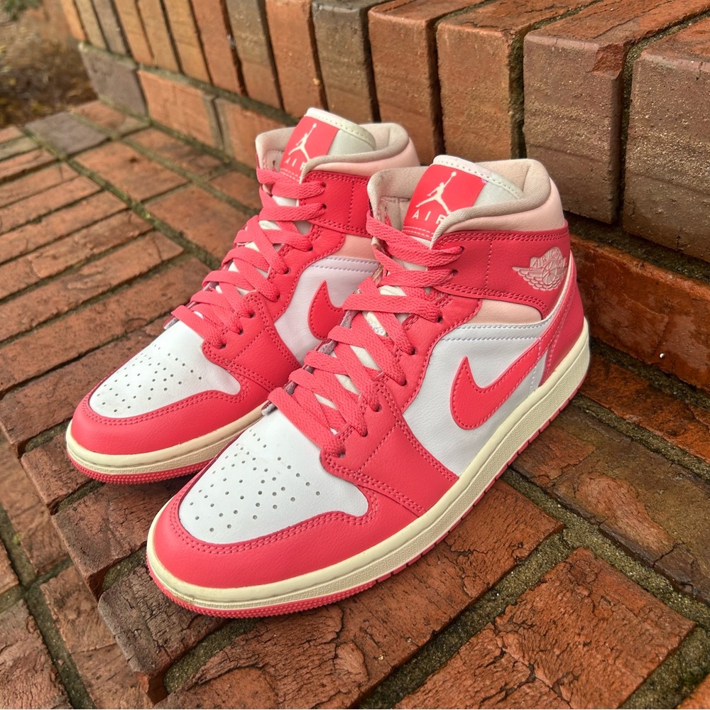 NIKE Air Jordan 1 Mid "Strawberries and Cream" sneakers. Women’s size 8 - Picture 3 of 15
